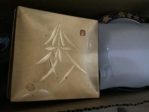 府中市上山町で食器の回収から処分までさせて頂きました。