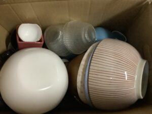 府中市鵜飼町で食器の引き取りから処分までさせて頂きました。