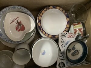 庄原市山内町で食器の引き取りから処分までさせて頂きました。