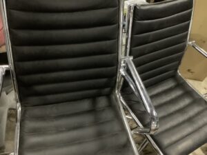 三原市本町で椅子の引き取りから処分までさせて頂きました。