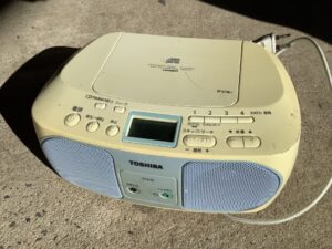 福山市大門町でラジカセの回収から処分までさせて頂きました。