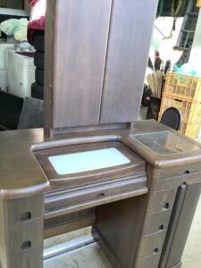 庄原市大久保町で鏡台の回収から処分までさせて頂きました。