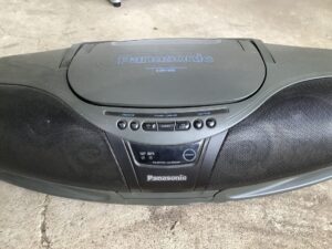 三次市栗屋町でラジカセの回収から処分までさせて頂きました。