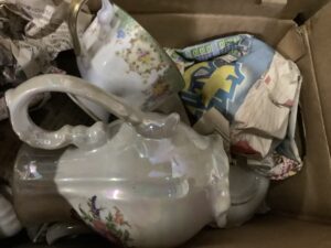 神石高原町阿下で食器の引き取りから処分までさせて頂きました。