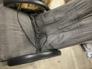 庄原市高野町新市で椅子の回収から処分までさせて頂きました。