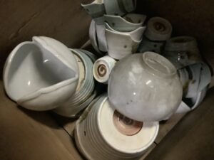 福山市蔵王町で食器の回収から処分までさせて頂きました。