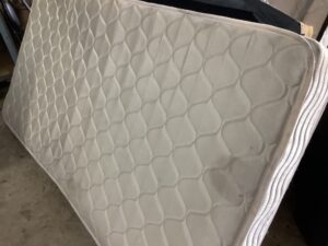 三原市久井町羽倉でベッド・マットレスの引き取りから処分までさせて頂きました。