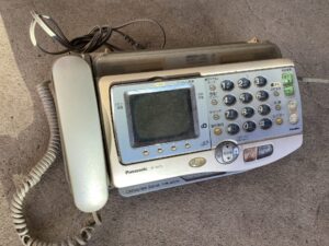 福山市青葉台で廃品回収をした電話機です。