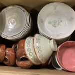 竹原市東野町で食器の回収から処分までさせて頂きました。
