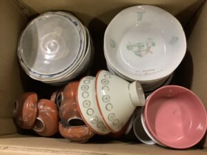 竹原市東野町で食器の回収から処分までさせて頂きました。