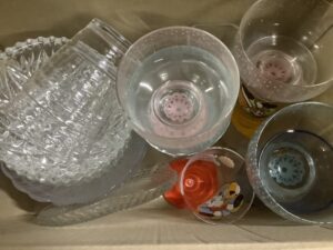 三次市有原町で食器の引き取りから処分までさせて頂きました。