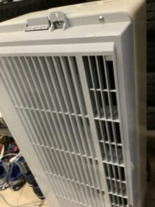 尾道市吉浦町で窓枠エアコンの回収から処分までさせて頂きました。