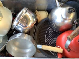 竹原市忠海町で食器の回収から処分までさせて頂きました。