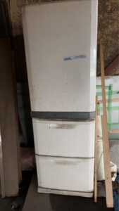 竹原市高崎町で冷蔵庫の引き取りから処分までさせて頂きました。