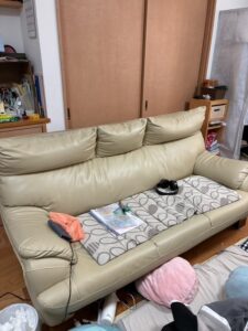 庄原市東城町菅でソファーの引き取りから処分までさせて頂きました。