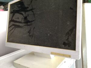 広島県府中市で引き取り回収から処分までしたパソコンモニター