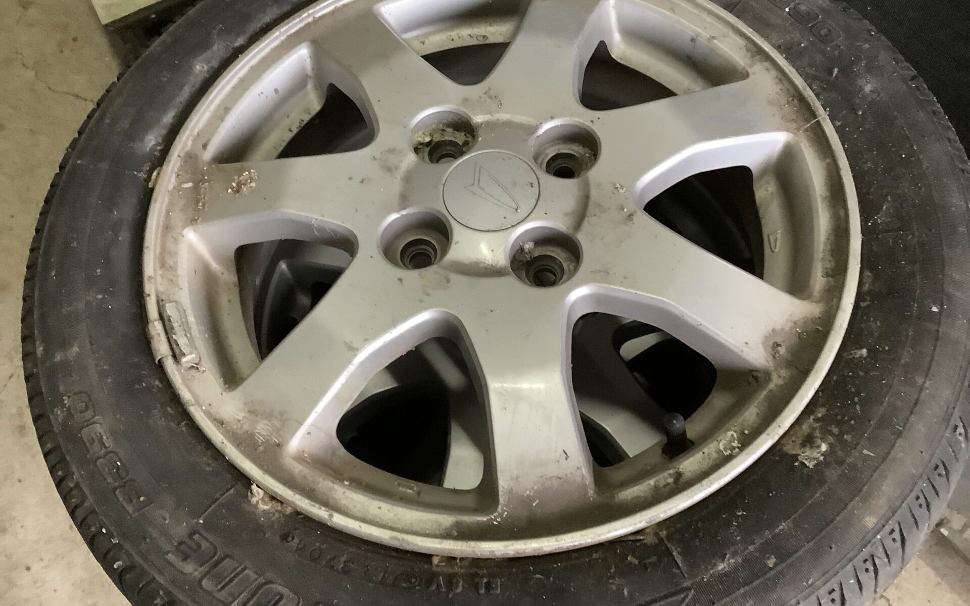 福山市幕山台で引き取り回収から処分までしたアルミタイヤ