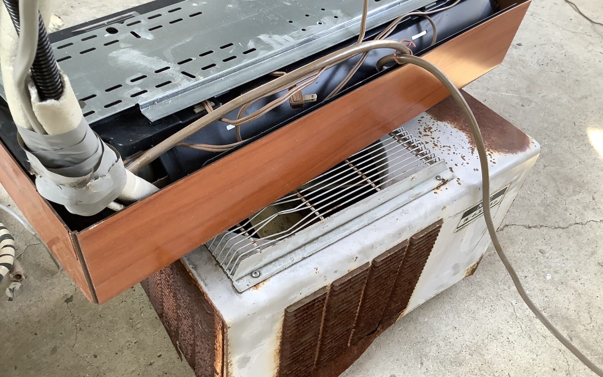 広島県府中市で取り外し回収から処分までしたエアコン