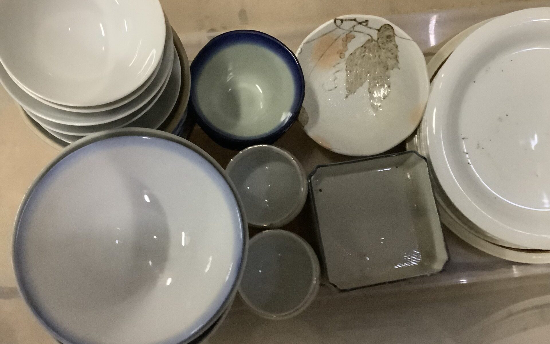 福山市引野町で引き取り回収から処分までした食器
